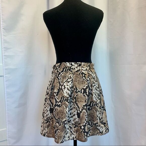 Missguided NWT Brown Tan Snake Print Pleated Mini Skirt size 2 - Picture 8 of 16